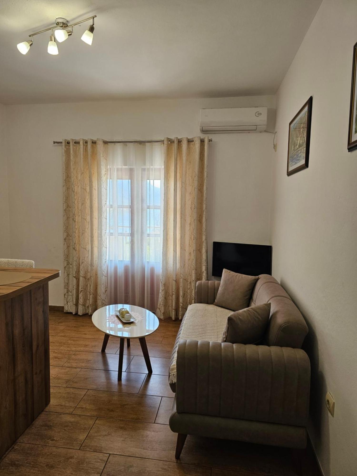 Apartments Nadja Kotor Exterior photo