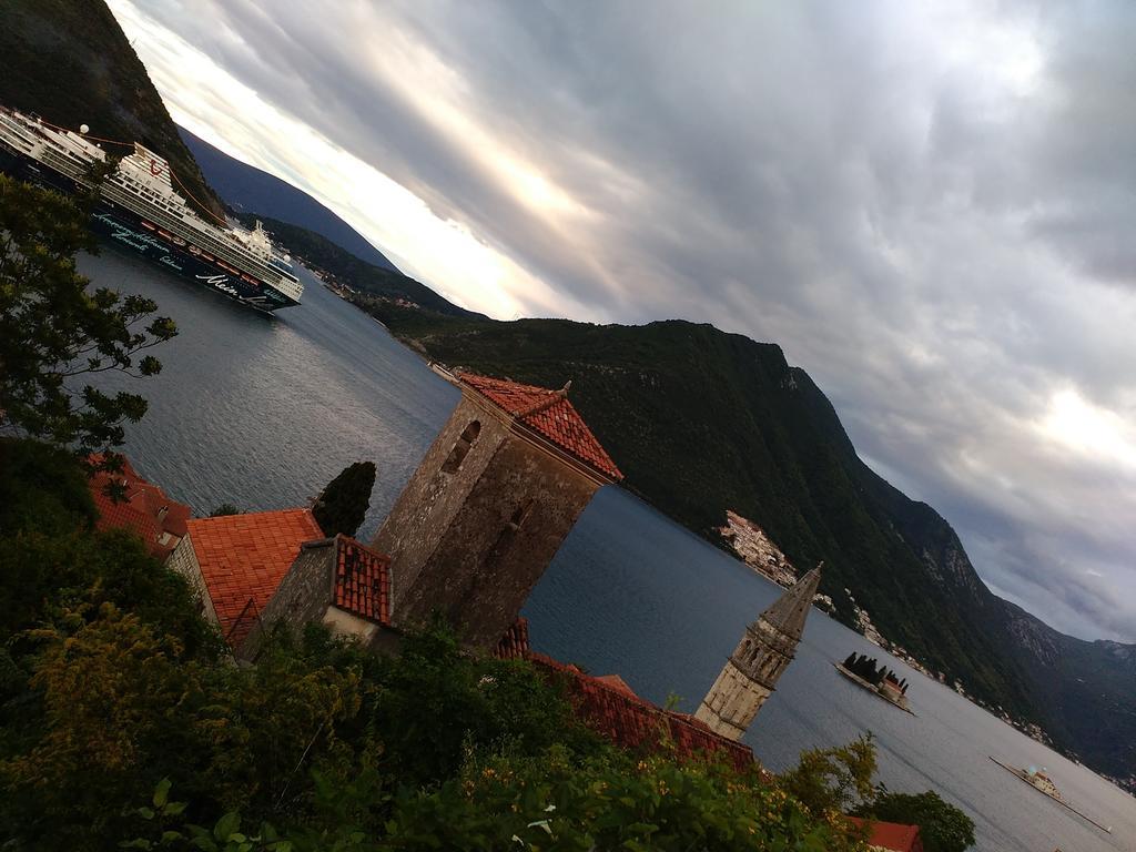 Apartments Nadja Kotor Exterior photo